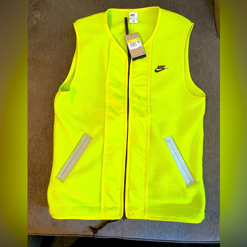 Nike men’s vest NWT size small for Tall men